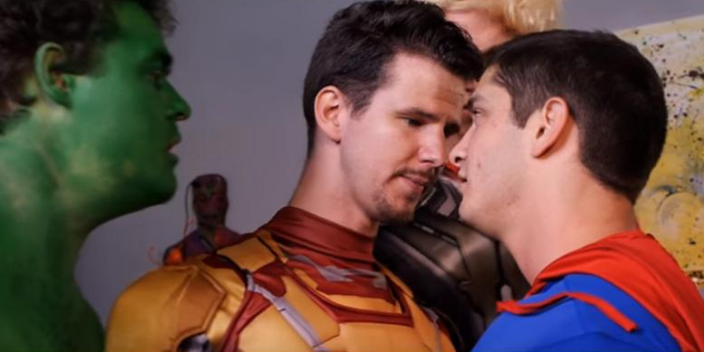 Film Pendek The Avengers Vs Justice League Ini Seru & Kocak Abis!